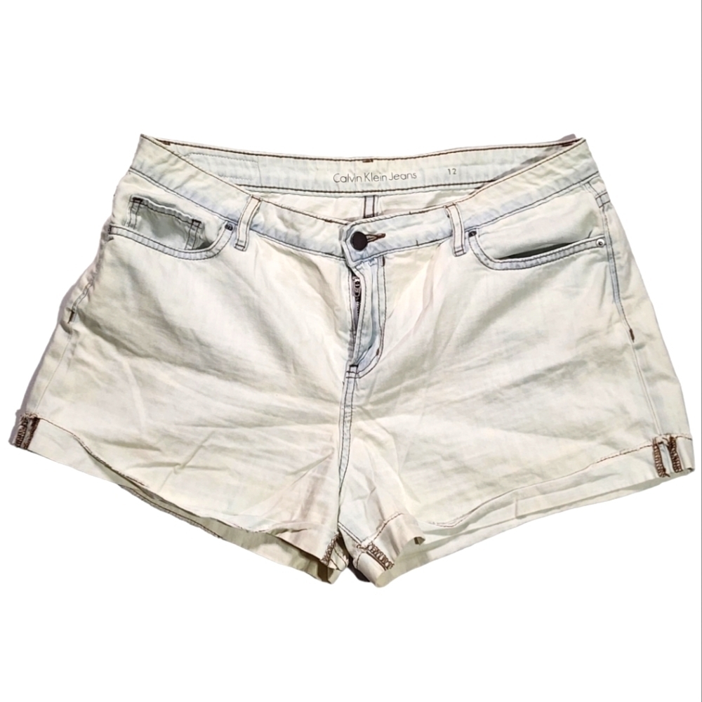 Calvin Klein Size 12 Midrise Cuffed Shorts Off White